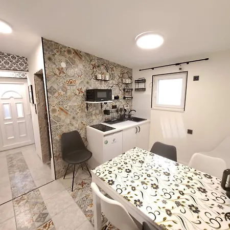 Of Center サラエヴォ